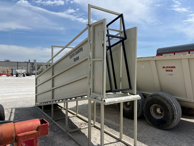 #202292-•-industrias-america-c18-cattle-ramp-image-5