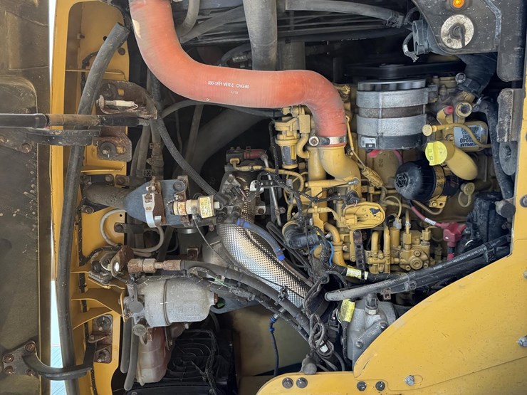 2021-caterpillar-920-image-51
