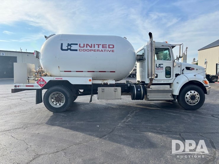2013-peterbilt-337-image-15