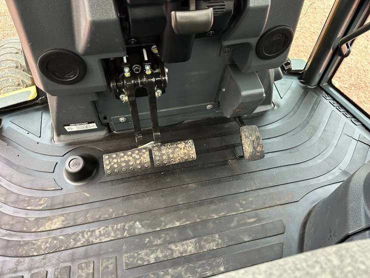 2018-deere-310sl-image-57