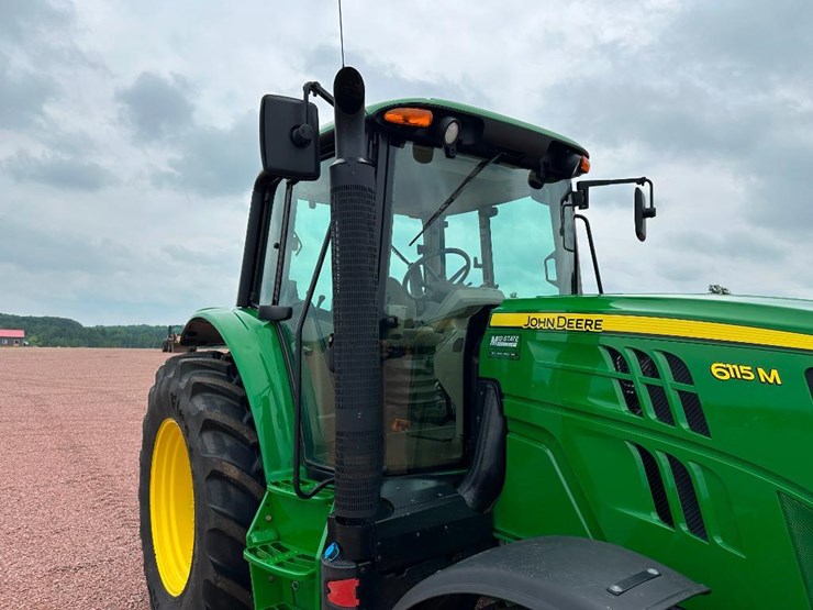 2014-john-deere-6115m-image-22