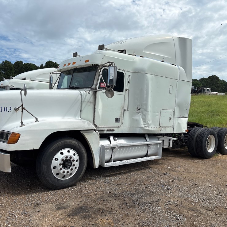 #103 • 1999 FREIGHTLINER FLD120 TRUCK TRACTOR