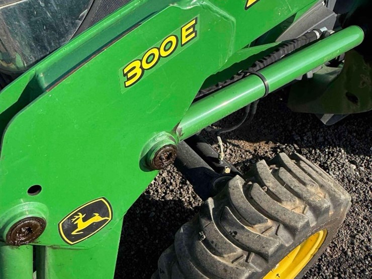 2020-john-deere-3032e-image-16