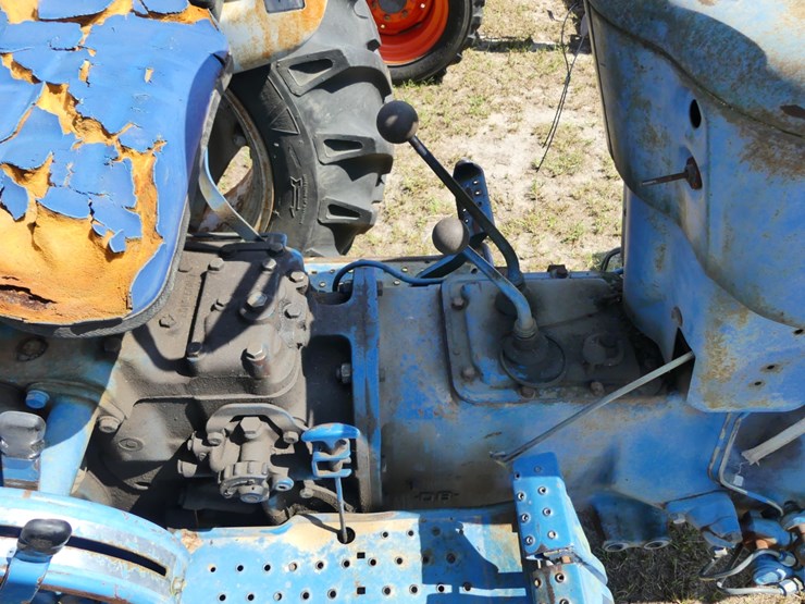 ford-2810-image-9