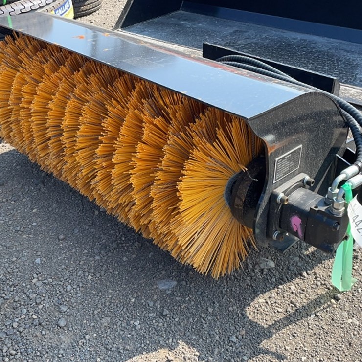 #1009 • GIYI 43" DINGO ANGLE BROOM