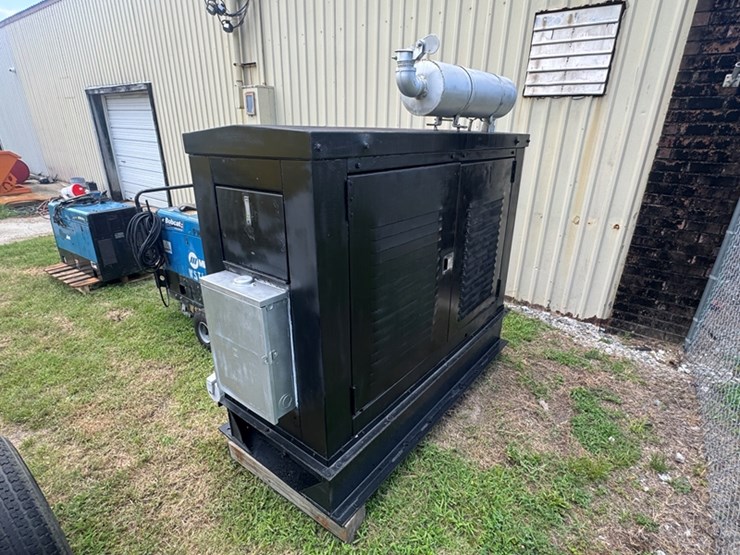 30-kw-generator-with-perkins-diesel-engine---2821-hours-showing-image-4