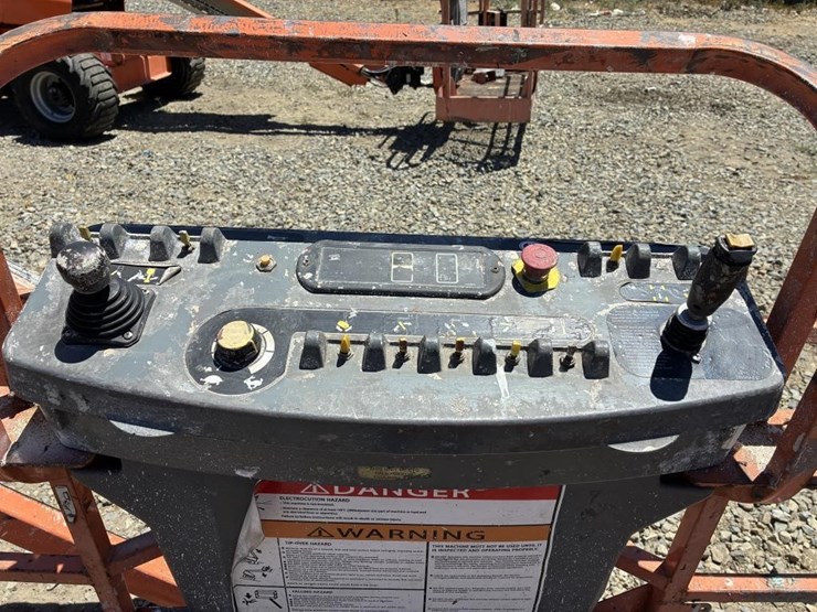 2013-jlg-600aj-image-7