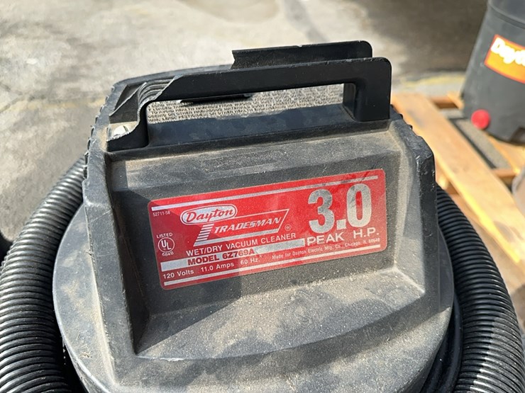 lot#-795-3-dayton-wet-dry-vacuum-image-2