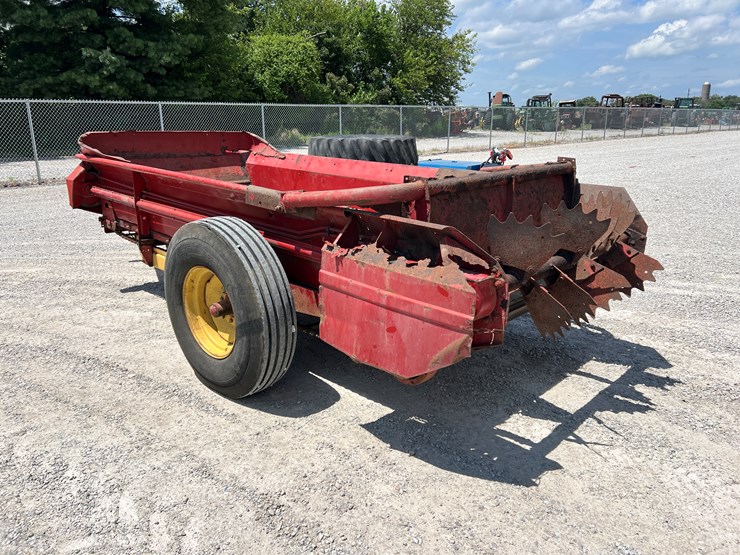 new-holland-520-image-4