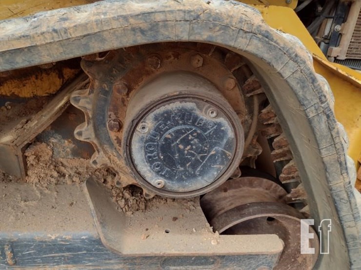 2020-deere-331g-image-25