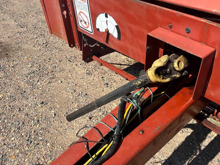 hesston-560-image-20