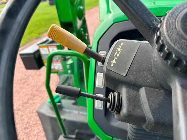 2018-john-deere-5075m-image-56