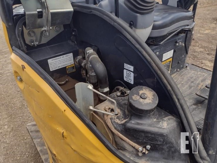 2022-deere-26g-image-42