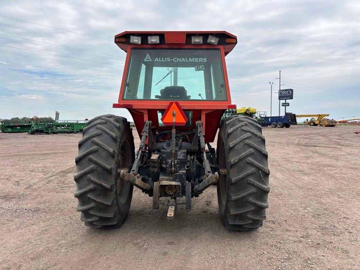 1982-allis-chalmers-8030-tractor-image-5