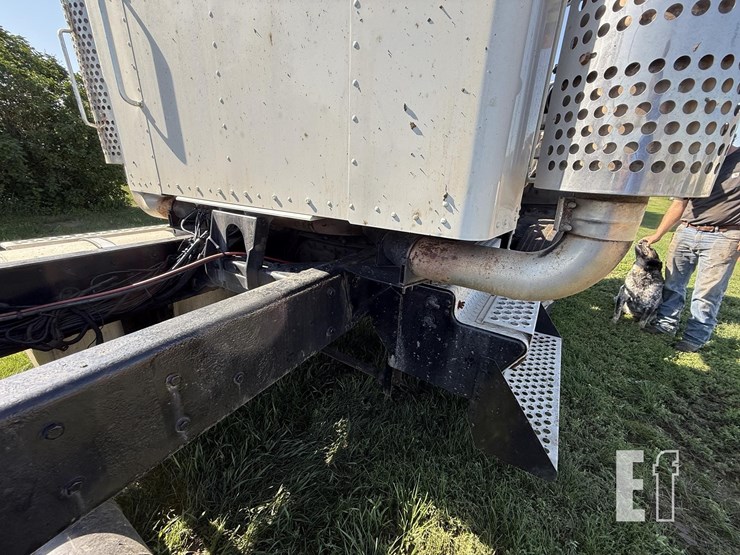2005-kenworth-w900-image-44