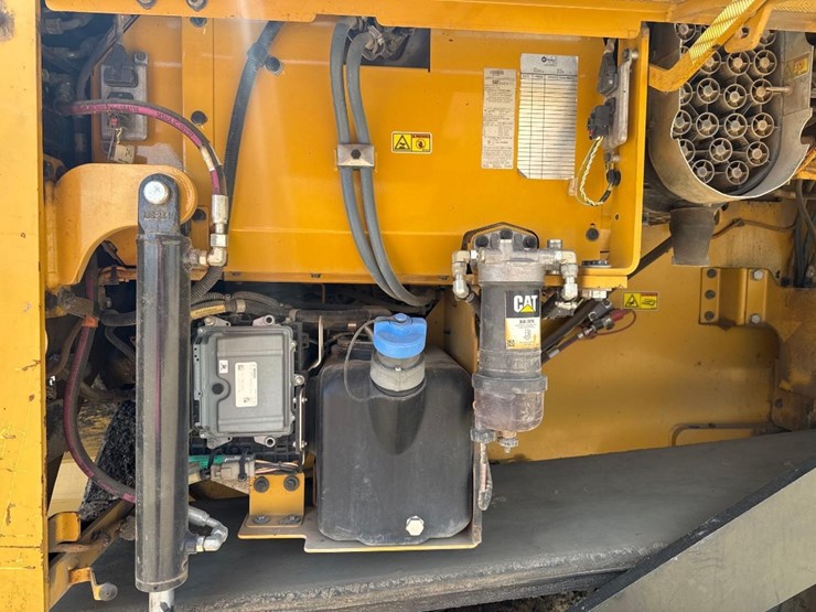 2015-caterpillar-ap-1055f-image-36