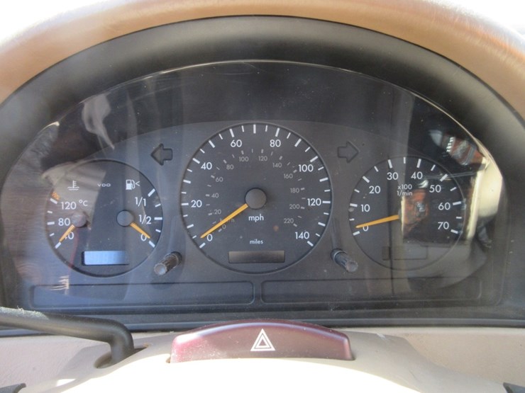 2001-mercedes-benz-ml320-image-18