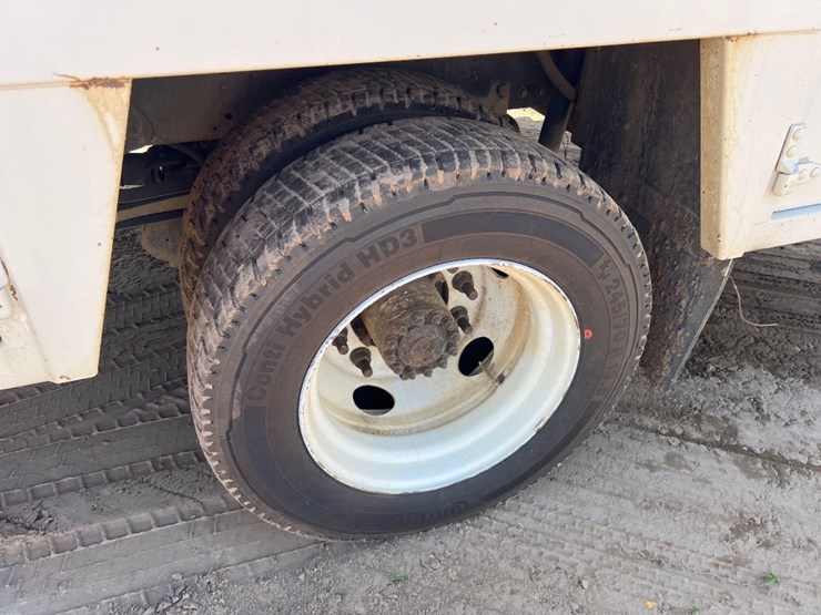 2018-hino-258-image-10