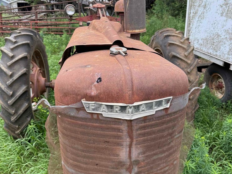 farmall-m-tractor-image-5
