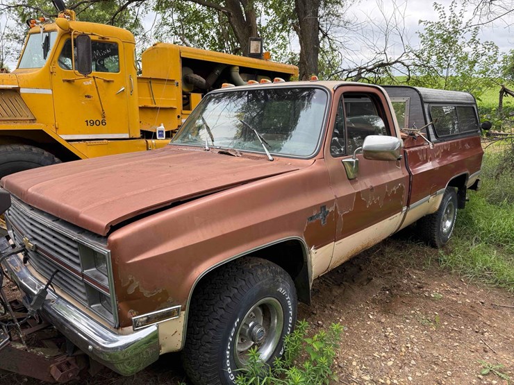 1983-chevy-silverado-10-snowplow-pickup-image-2