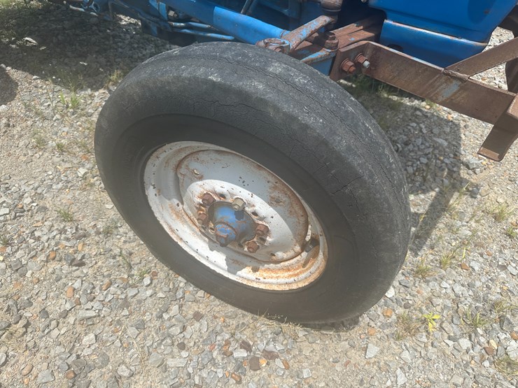 1981-ford-2600-image-9