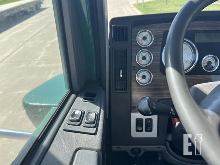 2015-freightliner-coronado-122-image-63