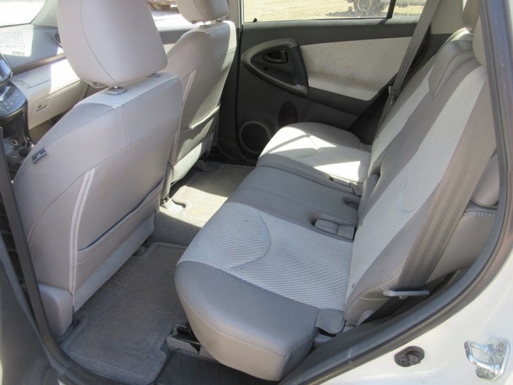 2014-toyota-rav4-image-9