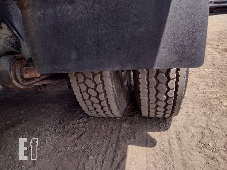 2003-freightliner-fld112-image-25