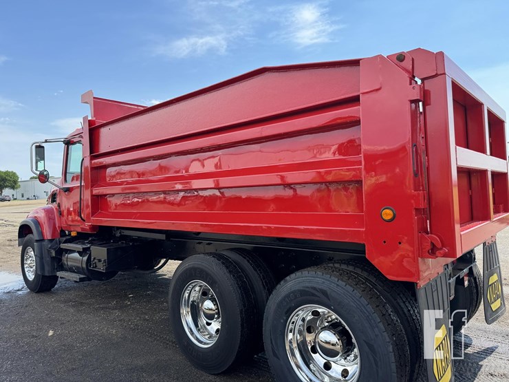 2004-mack-granite-cv713-image-70