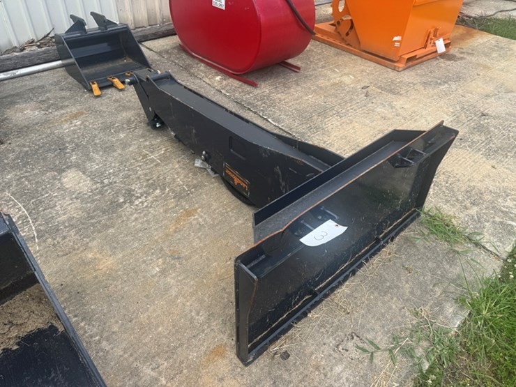 landhonor-skid-steer-mounted-84"-backhoe-digger-dgb-14-84d-image-2