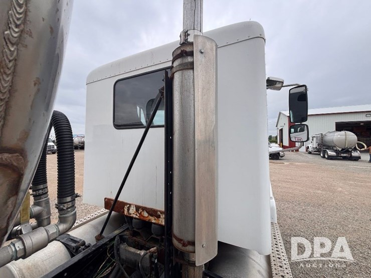 2006-freightliner-columbia-truck-(gp11008,-unit-414)-image-8