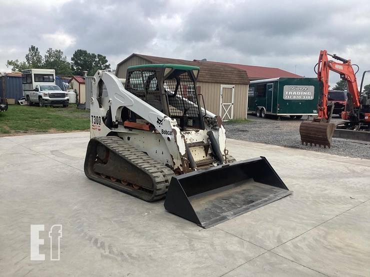 2004-bobcat-t300-image-8