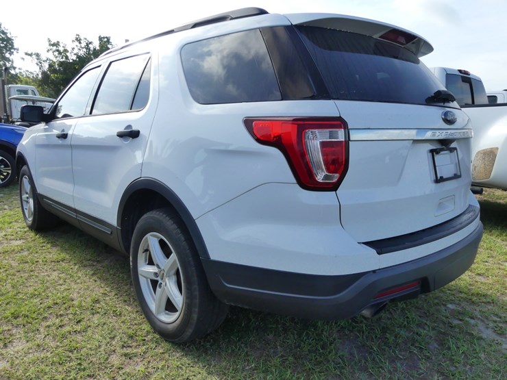 2018-ford-explorer-image-3