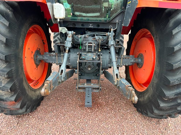 2013-kubota-m126x-image-36