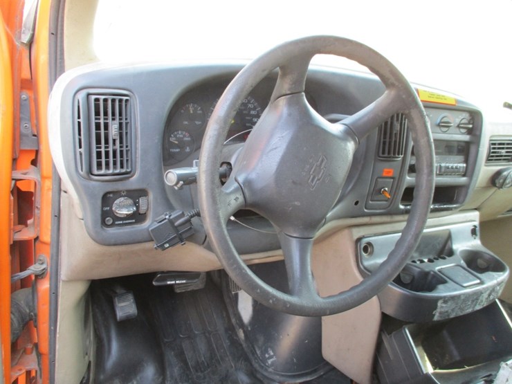 1999-chevrolet-express-3500-image-9