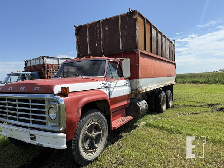 1975-ford-f750-image-2