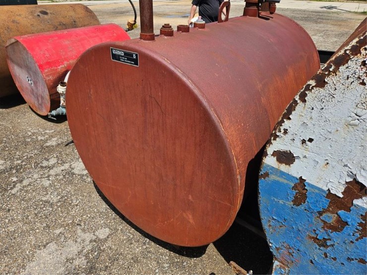 #2566-•-wemco-550-gallon-fuel-tank-image-4