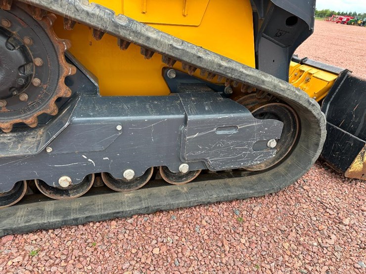 2020-deere-317g-image-23