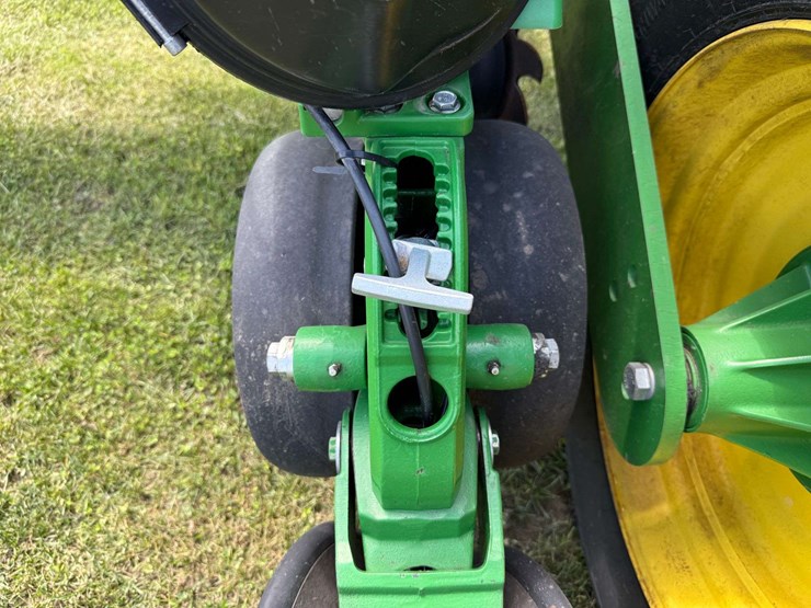 2014-john-deere-1770nt-image-16