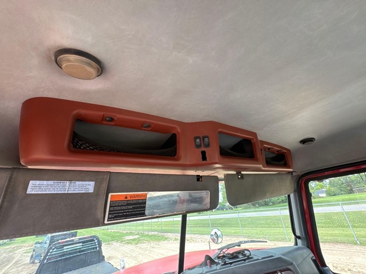 2012-mack-chu613-day-cab-flat-top-road-tractor-image-34
