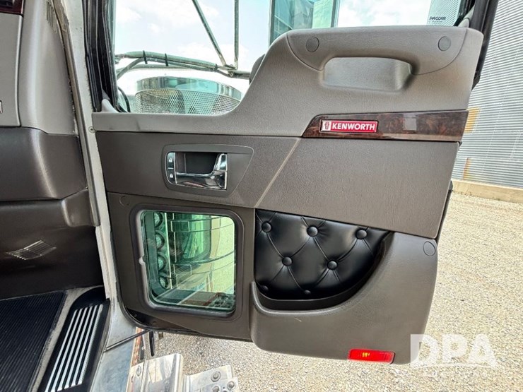 2014-kenworth-w900-image-83