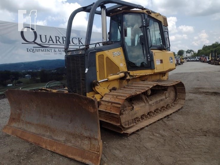 2006-deere-700j-lt-image-47