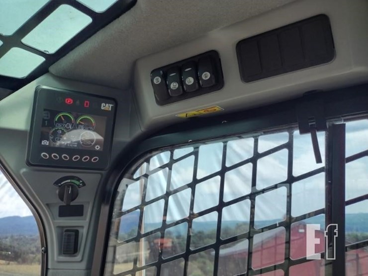 2018-caterpillar-246d-image-7
