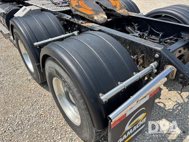 2016-kenworth-t880-image-37