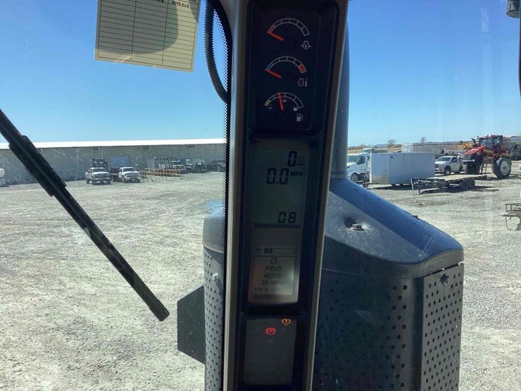 2021-case-trident-5550-spreader-image-62