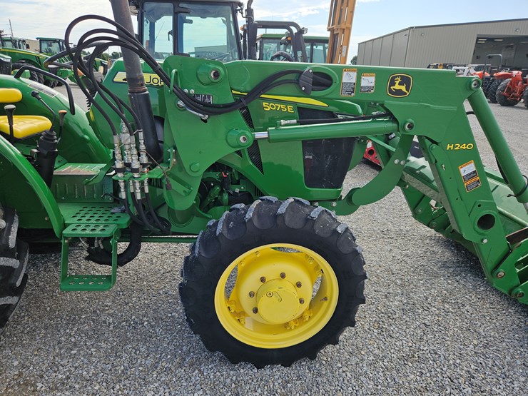 2015-john-deere-5075e-image-20