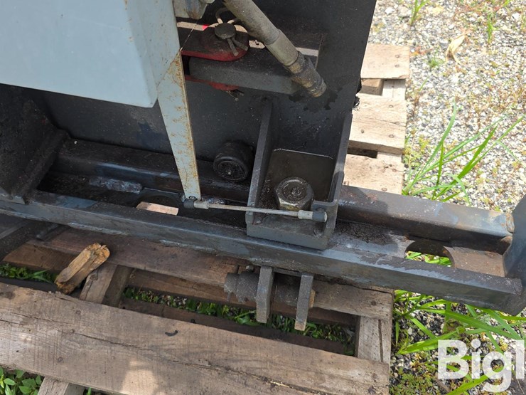 h-r-manufacturing-cat-3-w-navigation-system-image-16