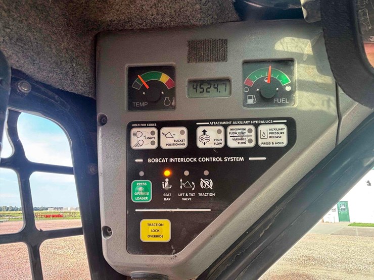 2008-bobcat-t320-image-20