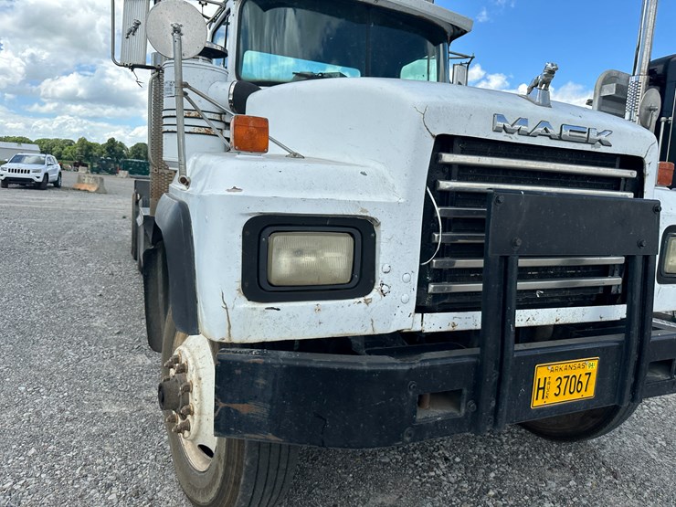 1999-mack-rd688s-image-40