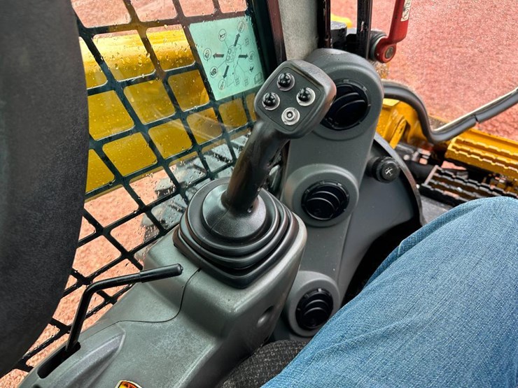 2018-caterpillar-272d2-image-30